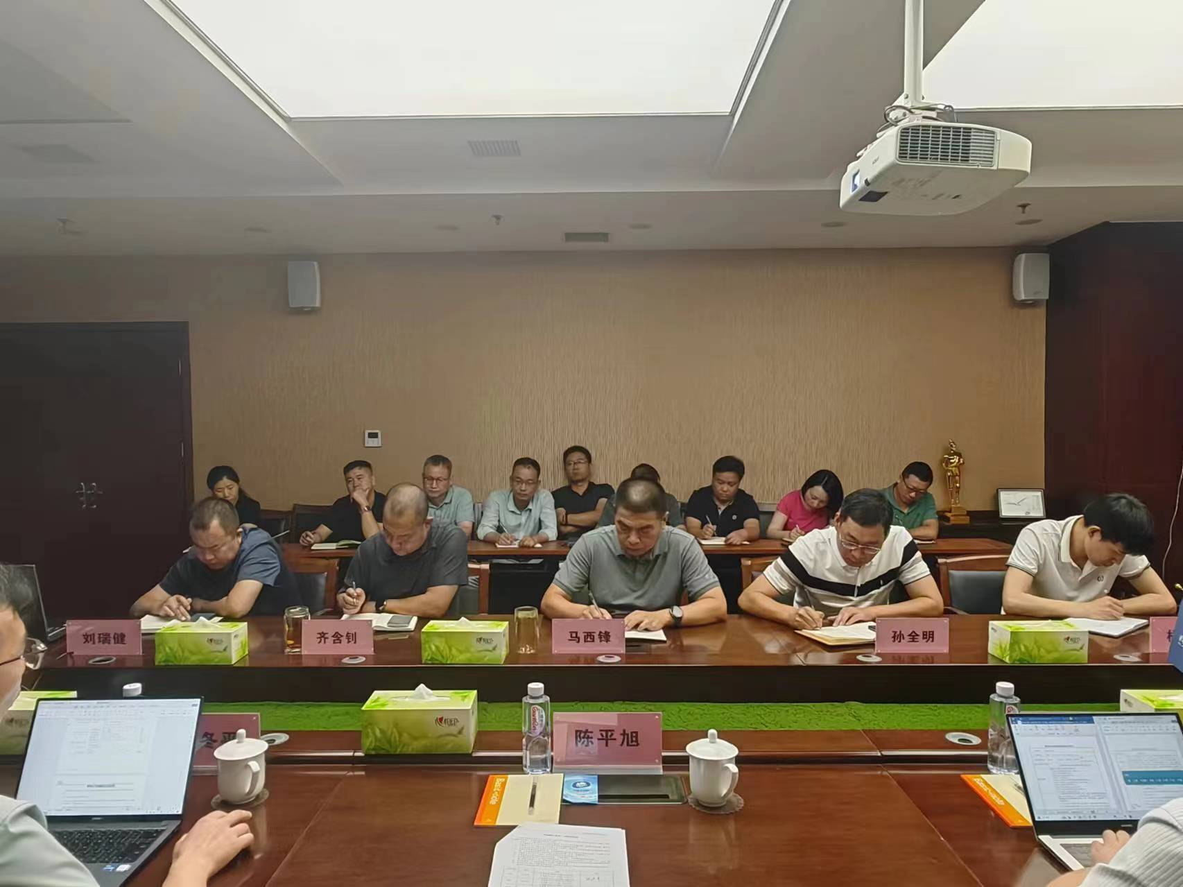 1721814372853320.jpg 图1-2 首次会议.jpg